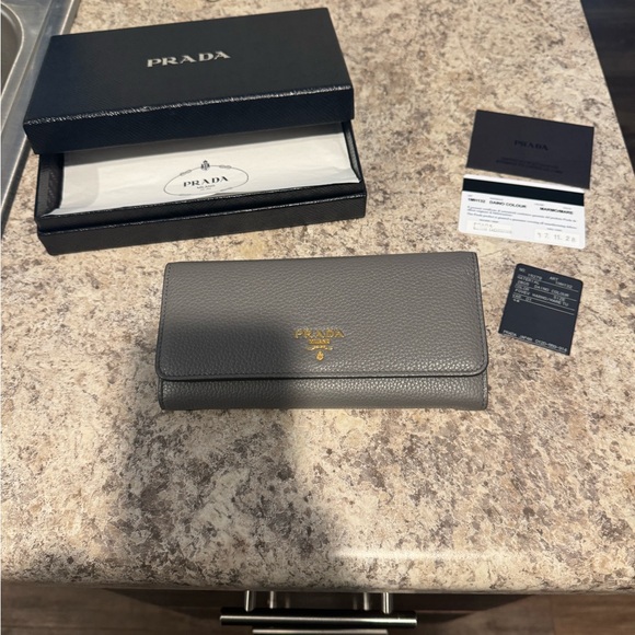 PRADA Saffiano Wallet NIB - Picture 1 of 16